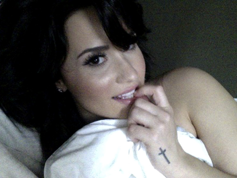 Demi Lovato fotos nuas na cama Wilmer Valderrama Demi Lovato fotos nuas na cama Wilmer Valderrama